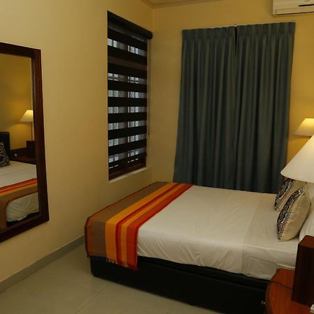 Crown Hills Kandy Inn Exterior photo