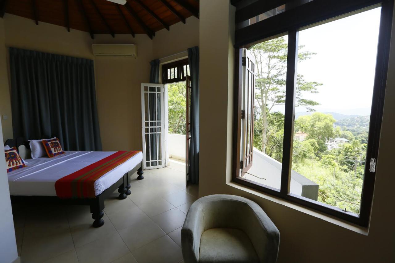 Crown Hills Kandy Inn Exterior photo