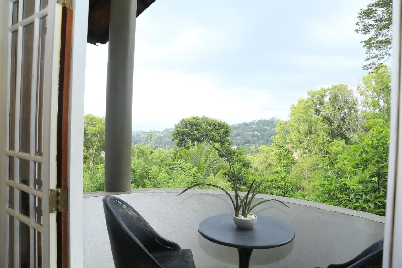 Crown Hills Kandy Inn Exterior photo