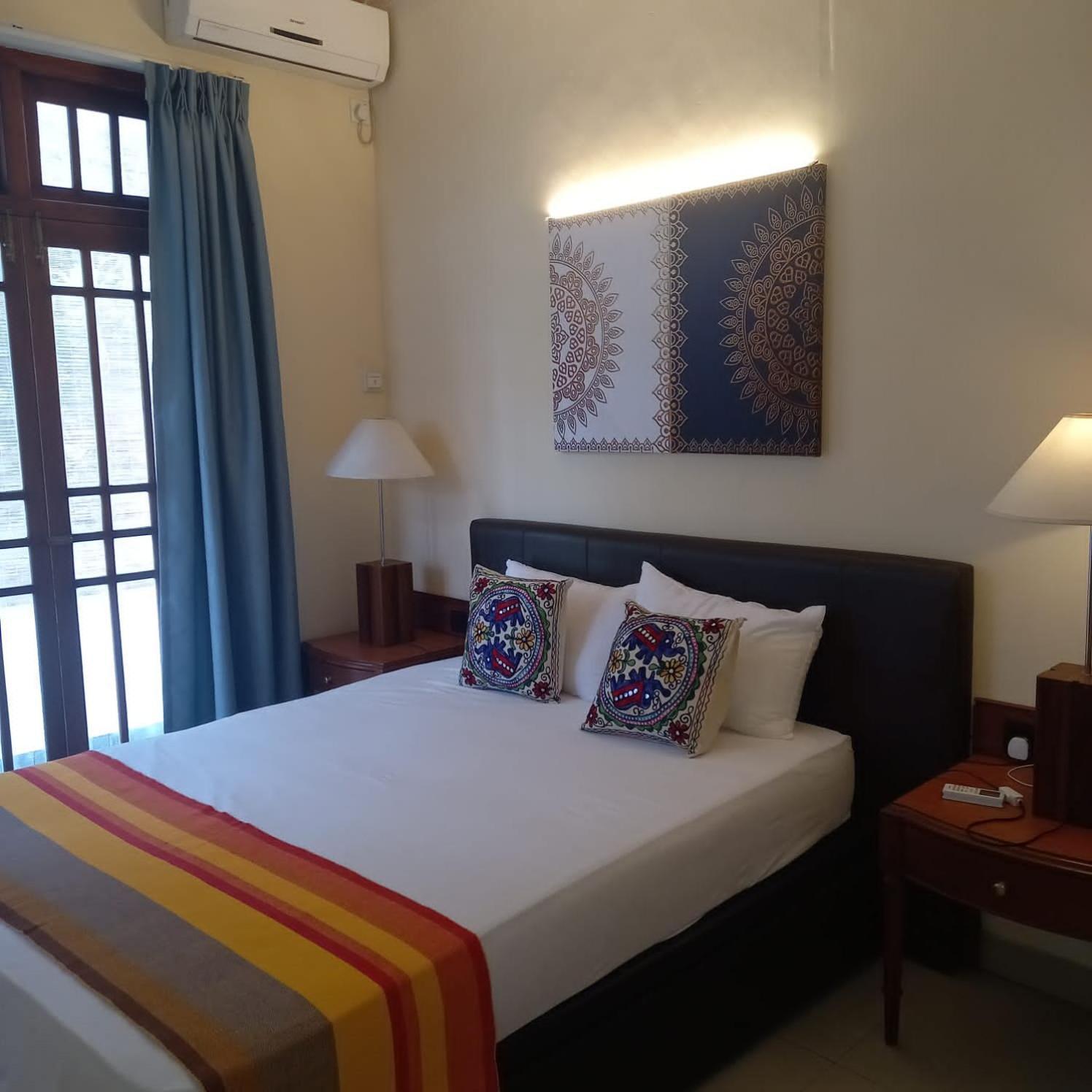 Crown Hills Kandy Inn Exterior photo